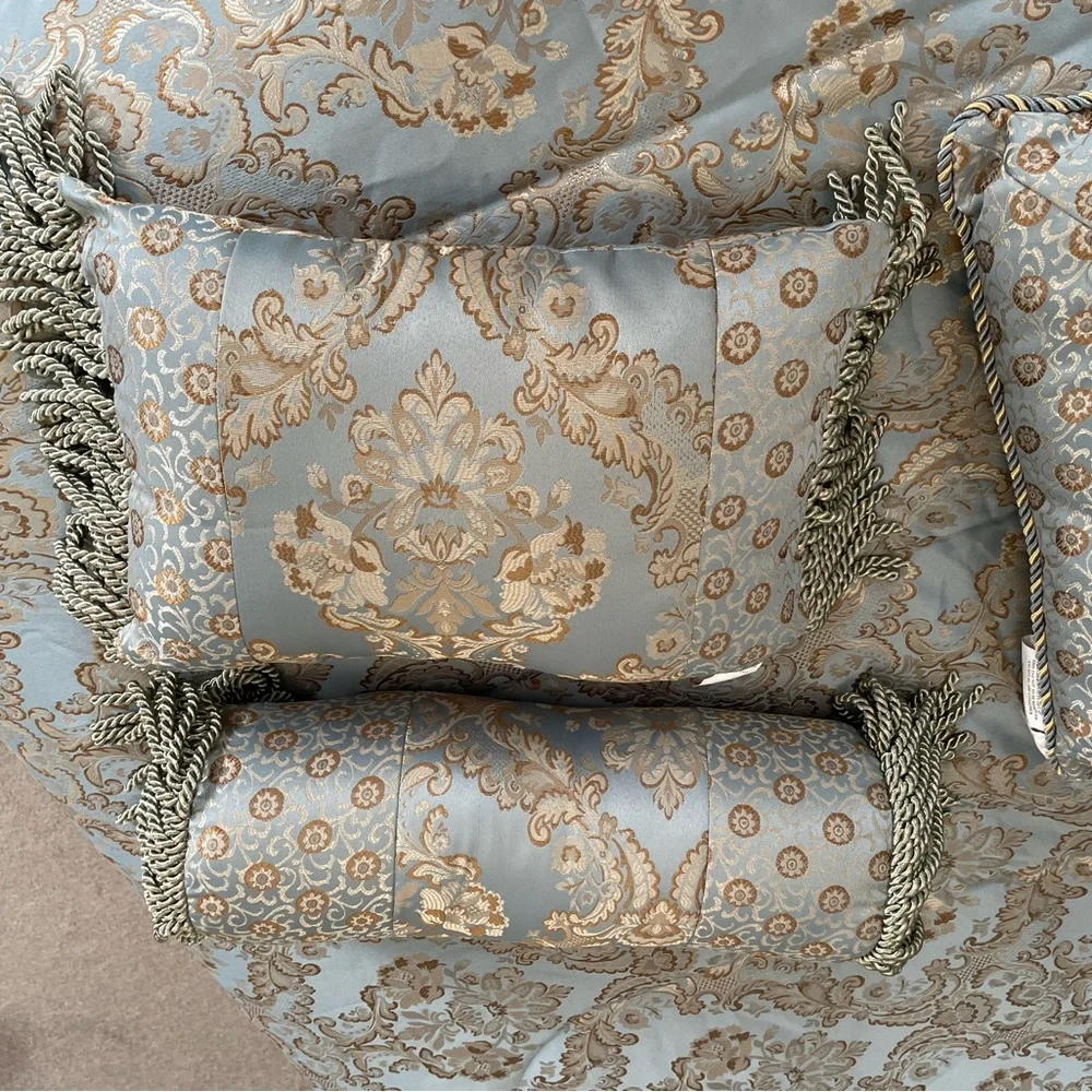 Elegant Blue and Gold Bedding Set with all accessories
